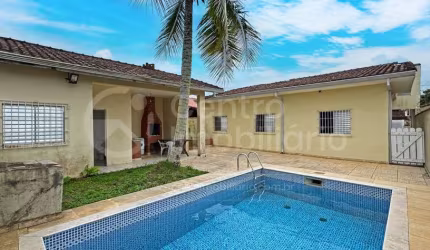 CASA à venda com piscina e 3 quartos em Peruíbe, no bairro Cidade Nova Peruíbe