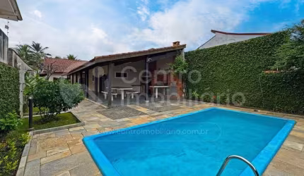 CASA à venda com piscina e 6 quartos em Peruíbe, no bairro Parque Balneario Oasis