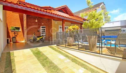 CASA à venda com piscina e 3 quartos em Peruíbe, no bairro Parque Turistico