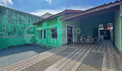 CASA à venda com 4 quartos em Peruíbe, no bairro Balneario Josedy