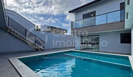 CASA à venda com piscina e 5 quartos em Peruíbe, no bairro Jardim Ribamar
