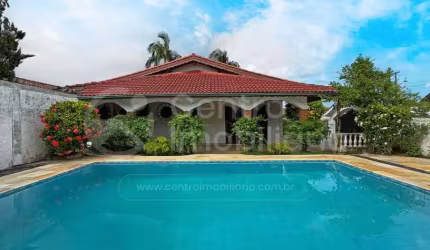 CASA à venda com piscina e 3 quartos em Peruíbe, no bairro Parque Turistico