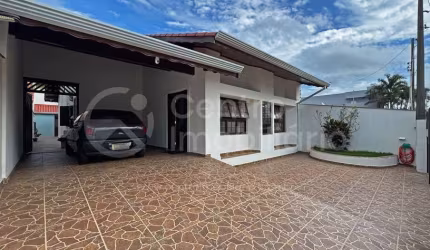CASA à venda com 3 quartos em Peruíbe, no bairro Balneario Josedy