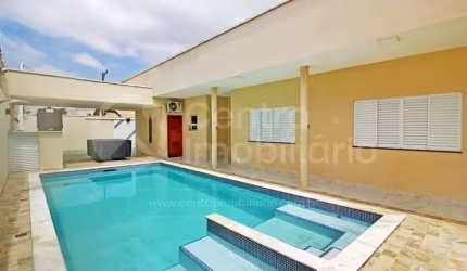CASA à venda com piscina e 4 quartos em Peruíbe, no bairro Maria H Novaes