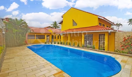 CASA à venda com piscina e 5 quartos em Peruíbe, no bairro Balneário Casa Blanca
