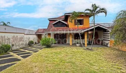 CASA à venda com 4 quartos em Peruíbe, no bairro Centro
