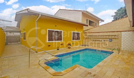 CASA à venda com piscina e 3 quartos em Peruíbe, no bairro Balneario Barra de Jangada