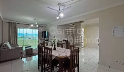 APARTAMENTO à venda com 3 quartos (1 suítes) em Peruíbe, no bairro Centro
