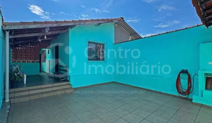 CASA à venda com 2 quartos em Peruíbe, no bairro Jardim Ribamar