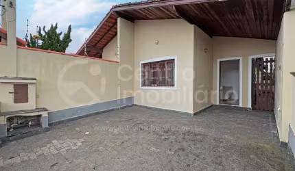 CASA à venda com 2 quartos em Peruíbe, no bairro Balneario Arpoador