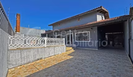 CASA à venda com piscina e 3 quartos em Peruíbe, no bairro Balneario Florida