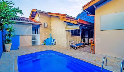 CASA à venda com piscina e 2 quartos em Peruíbe, no bairro Jardim Mar E Sol