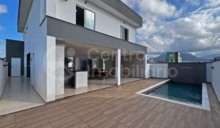 CASA à venda com piscina e 3 quartos em Peruíbe, no bairro Residencial Flora Rica