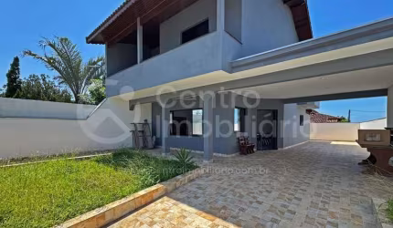 CASA à venda com 5 quartos em Peruíbe, no bairro Centro