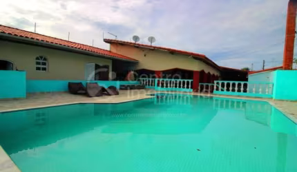 CASA à venda com piscina e 2 quartos em Peruíbe, no bairro Cidade Balneária Nova Peruíbe
