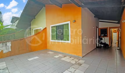 CASA à venda com 2 quartos em Peruíbe, no bairro Balneario Arpoador