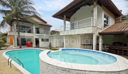CASA à venda com piscina e 4 quartos em Peruíbe, no bairro Balneario Josedy