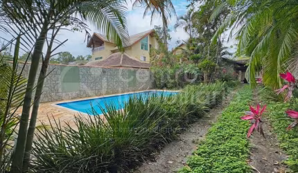 CASA à venda com piscina e 2 quartos em Peruíbe, no bairro Quinta do Guarau