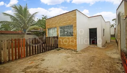 CASA à venda com 2 quartos em Peruíbe, no bairro Maria H Novaes
