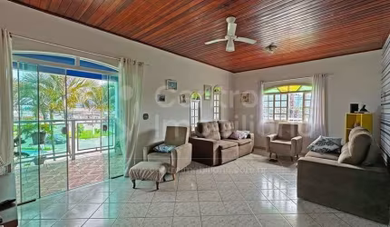 CASA à venda com 3 quartos em Peruíbe, no bairro Jardim Brasil