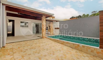 CASA à venda com piscina e 2 quartos em Peruíbe, no bairro Flora Rica