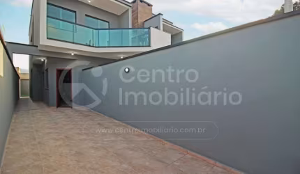 CASA à venda com 2 quartos em Peruíbe, no bairro Jardim Brasil