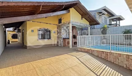 CASA à venda com piscina e 2 quartos em Peruíbe, no bairro Balneario Continental