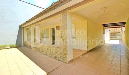 CASA à venda com 3 quartos em Peruíbe, no bairro Centro