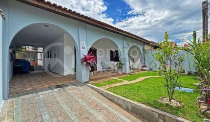 CASA à venda com 3 quartos em Peruíbe, no bairro Balneario Josedy
