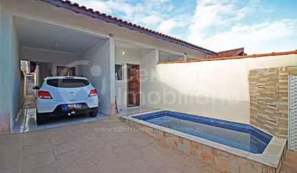 CASA à venda com piscina e 3 quartos em Peruíbe, no bairro Vila Romar