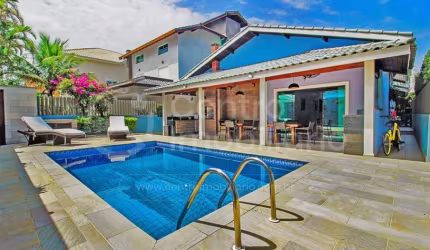 CASA à venda com piscina e 3 quartos em Peruíbe, no bairro Bougainvillee III