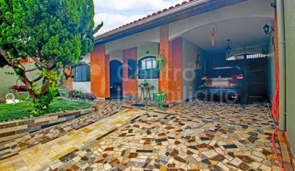 CASA à venda com 3 quartos em Peruíbe, no bairro Balneario Arpoador