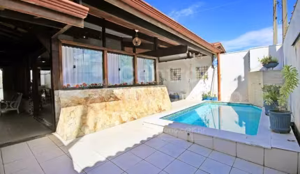 CASA à venda com piscina e 4 quartos em Peruíbe, no bairro Parque Balneario Oasis