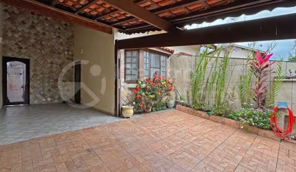 CASA à venda com 3 quartos em Peruíbe, no bairro Balneario Arpoador