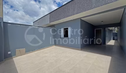 CASA à venda com piscina e 3 quartos em Peruíbe, no bairro Flora Rica