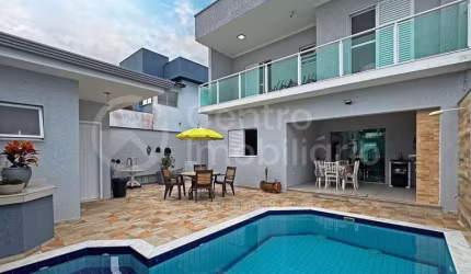 CASA à venda com piscina e 4 quartos em Peruíbe, no bairro Estancia Sao Jose