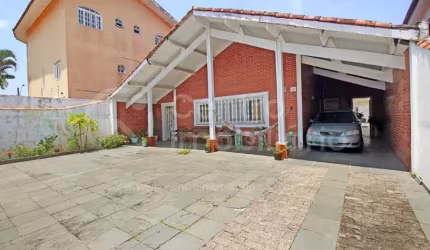 CASA à venda com 3 quartos em Peruíbe, no bairro Centro