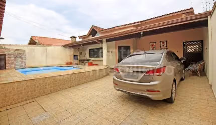 CASA à venda com piscina e 3 quartos em Peruíbe, no bairro Jardim Imperador