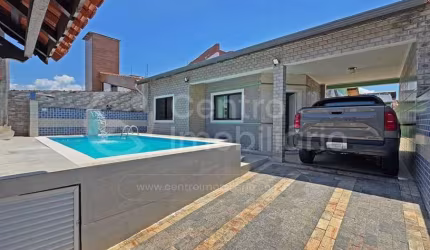 CASA à venda com piscina e 3 quartos em Peruíbe, no bairro Parque Balneario Oasis