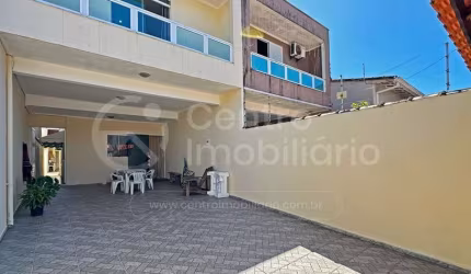 CASA à venda com 3 quartos em Peruíbe, no bairro Vila Romar