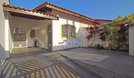 CASA à venda com 2 quartos em Peruíbe, no bairro Balneario Arpoador
