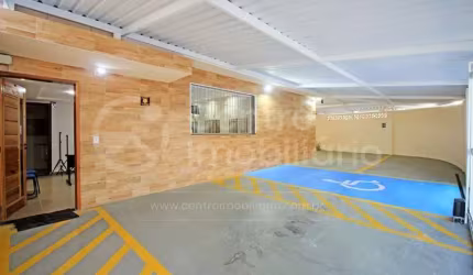 CASA à venda com 2 quartos em Peruíbe, no bairro Centro