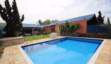 CASA à venda com piscina e 3 quartos em Peruíbe, no bairro Parque Balneario Oasis