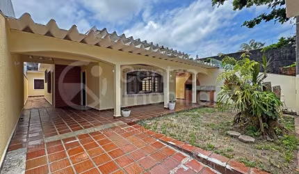 CASA à venda com 3 quartos em Peruíbe, no bairro Belmira Novaes