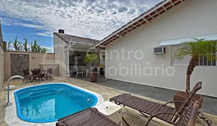 CASA à venda com piscina e 3 quartos em Peruíbe, no bairro Jardim Peruibe