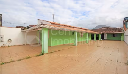 CASA à venda com 2 quartos em Peruíbe, no bairro Stella Maris