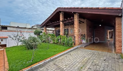 CASA à venda com 3 quartos em Peruíbe, no bairro Jardim Ribamar