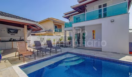 CASA à venda com piscina e 4 quartos em Peruíbe, no bairro Balneario Sambura