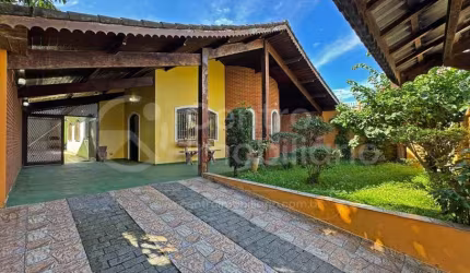CASA à venda com 3 quartos em Peruíbe, no bairro Estancia Balnearia Convento Velho