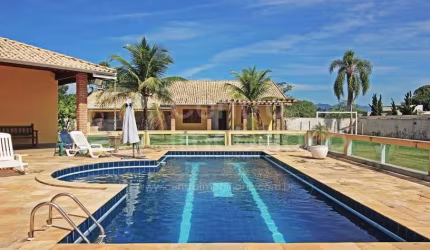 CASA à venda com piscina e 4 quartos em Peruíbe, no bairro Bougainvillee V
